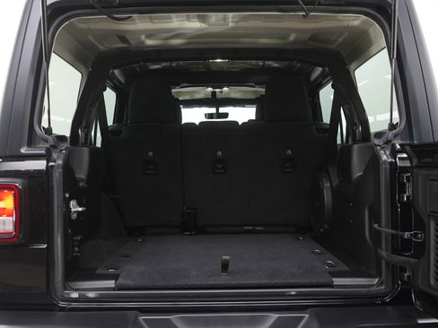 Used 2021 Jeep Wrangler Unlimited Sahara w/ Uconnect 4C Nav & Sound Group AWD/4WD image 17