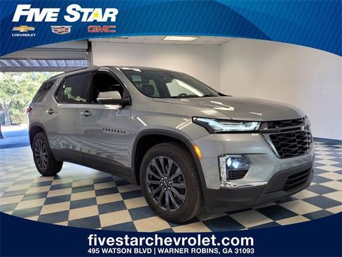 Used 2023 Chevrolet Traverse RS image 1
