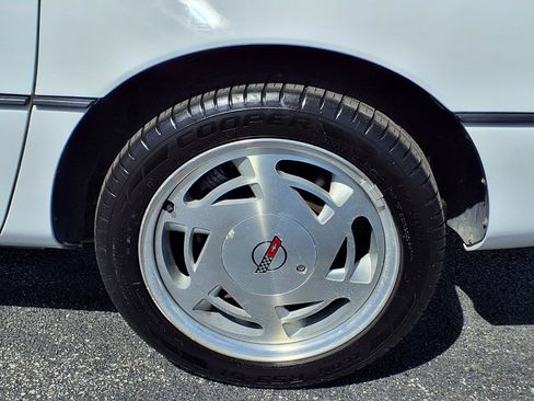 Used 1990 Chevrolet Corvette Coupe RWD image 9