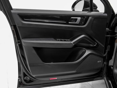 Used 2022 Porsche Cayenne image 37