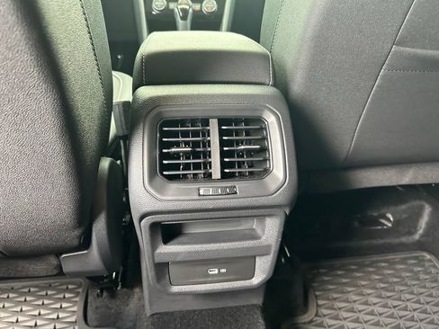 Certified 2024 Volkswagen Taos SE FWD image 42