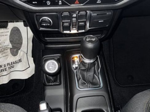 Used 2025 Jeep Wrangler Unlimited Sport image 12