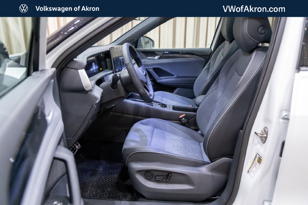 New 2026 Volkswagen Tiguan SE R-Line FWD image 10
