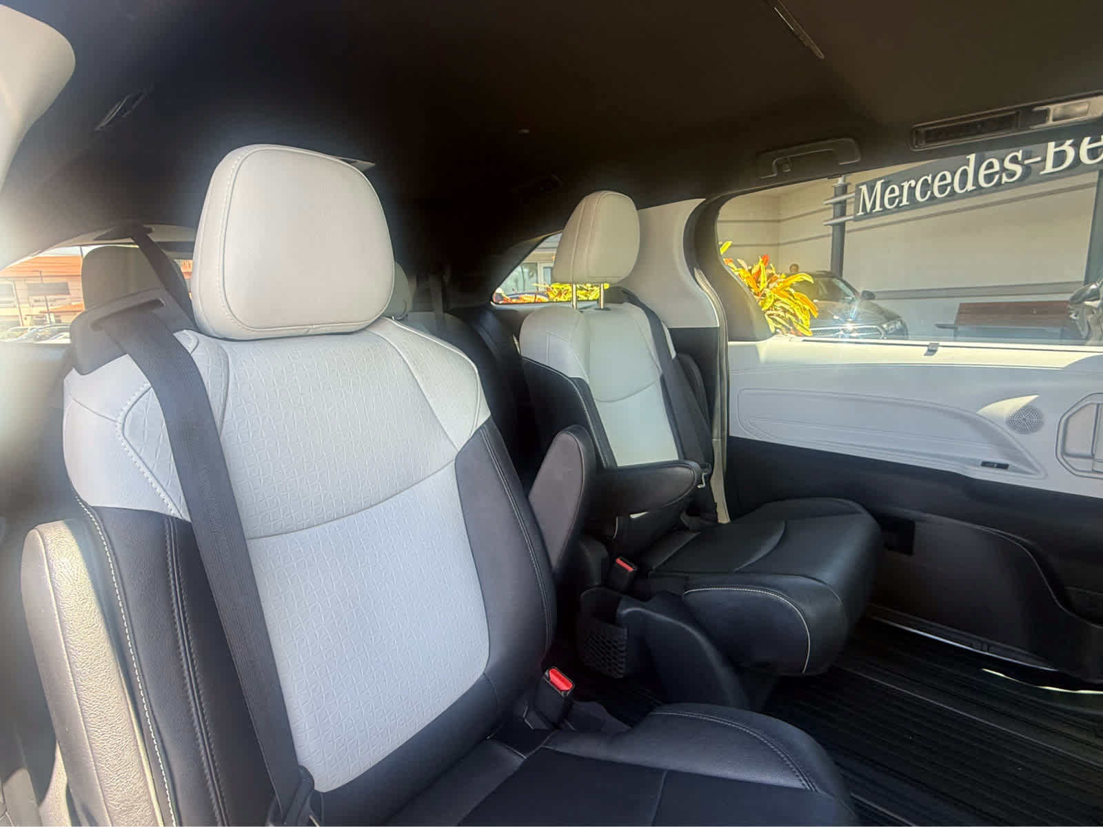 Used 2025 Toyota Sienna XSE FWD image 24