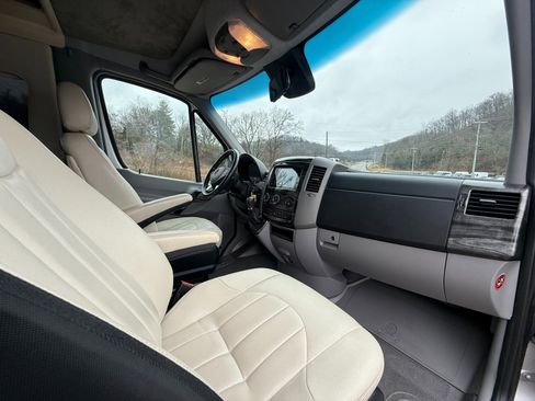 Used 2017 Mercedes-Benz Sprinter 3500 image 17