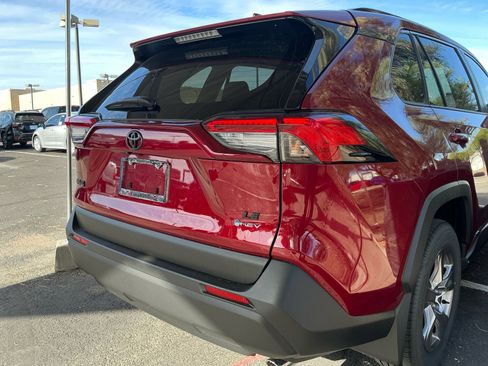 Certified 2025 Toyota RAV4 LE AWD/4WD image 24