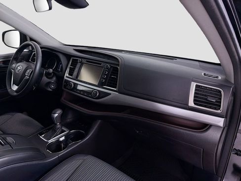 Used 2018 Toyota Highlander Plus AWD/4WD image 28