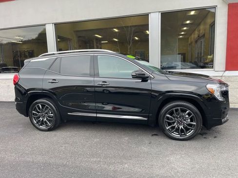 Used 2024 GMC Terrain Denali w/ Black Diamond Edition image 4