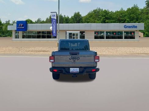 Used 2025 Jeep Gladiator Sport AWD/4WD image 8