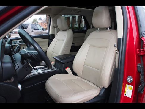 Used 2021 Ford Explorer Limited w/ Equipment Group 301A image 21