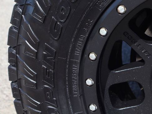 Used 2017 Toyota Tacoma TRD Off-Road RWD image 42