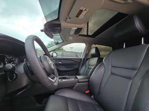 Used 2024 Nissan Rogue SV w/ SV Premium Package FWD image 7