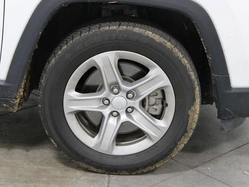 Used 2024 Jeep Compass Latitude image 12