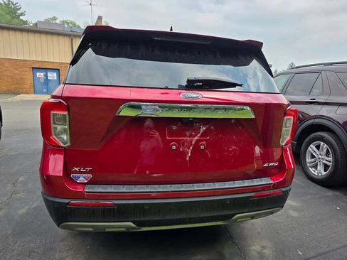 Used 2022 Ford Explorer XLT w/ Equipment Group 202A AWD/4WD image 8