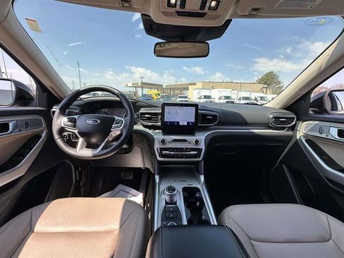 Used 2024 Ford Explorer XLT w/ Equipment Group 202A image 13