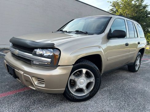 Used 2006 Chevrolet TrailBlazer LS w/ LS Preferred Equipment Group AWD/4WD image 2
