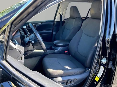 Used 2023 Toyota RAV4 XLE w/ Convenience Package FWD image 8