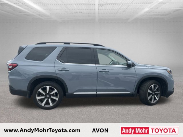 Used 2025 Honda Pilot Touring image 9