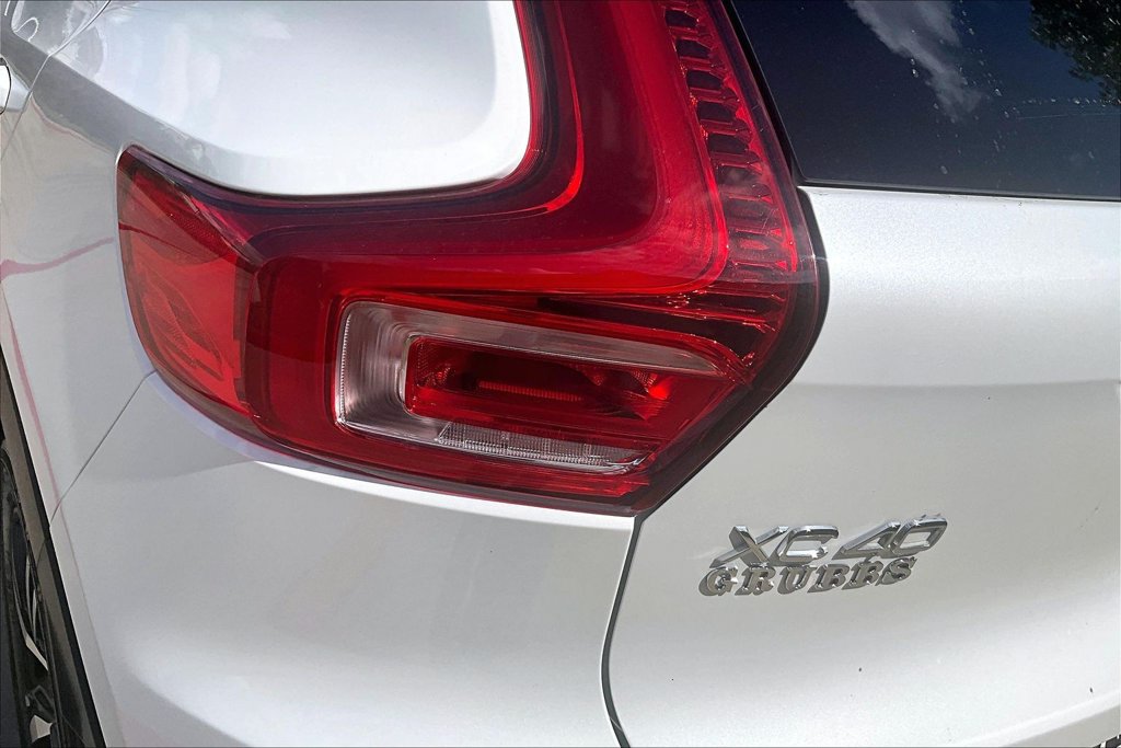 Used 2023 Volvo XC40 B5 Plus AWD/4WD image 40