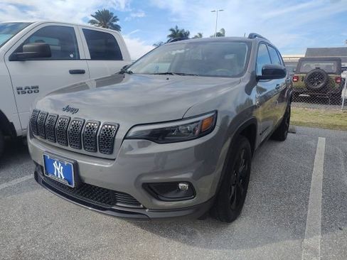 Used 2023 Jeep Cherokee Altitude Lux w/ Lux Elite Package image 3
