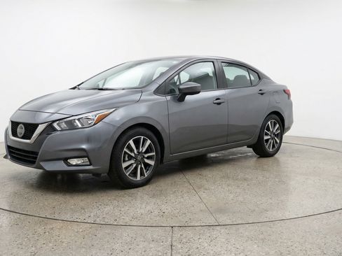 Used 2025 Nissan Versa SV image 3