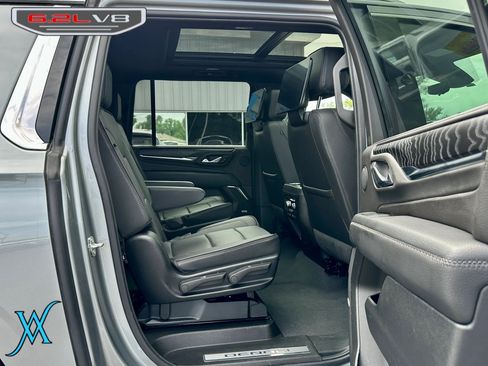 Used 2024 GMC Yukon XL Denali w/ Advanced Technology Package AWD/4WD image 28