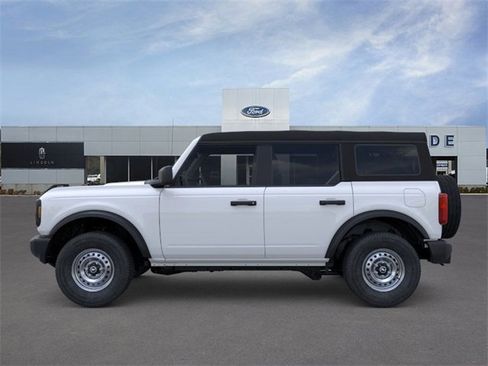 New 2025 Ford Bronco 4-Door image 3