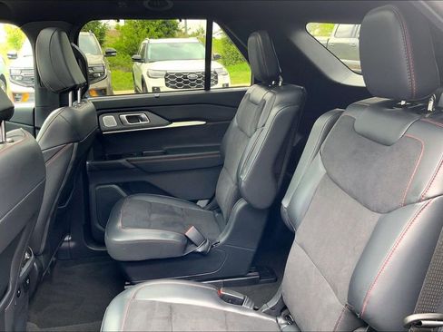 Used 2025 Ford Explorer ST AWD/4WD image 11