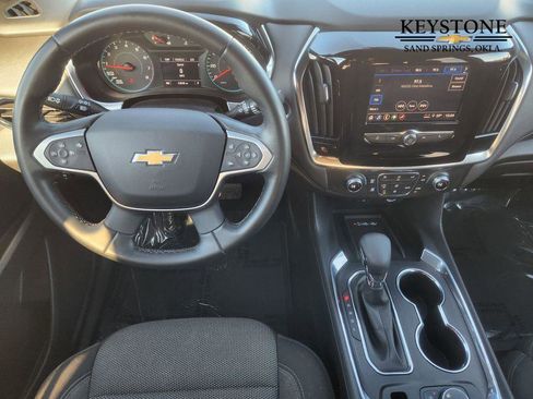 Used 2023 Chevrolet Traverse LT image 27