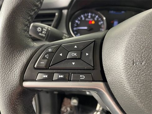 Used 2019 Nissan Rogue SV image 11