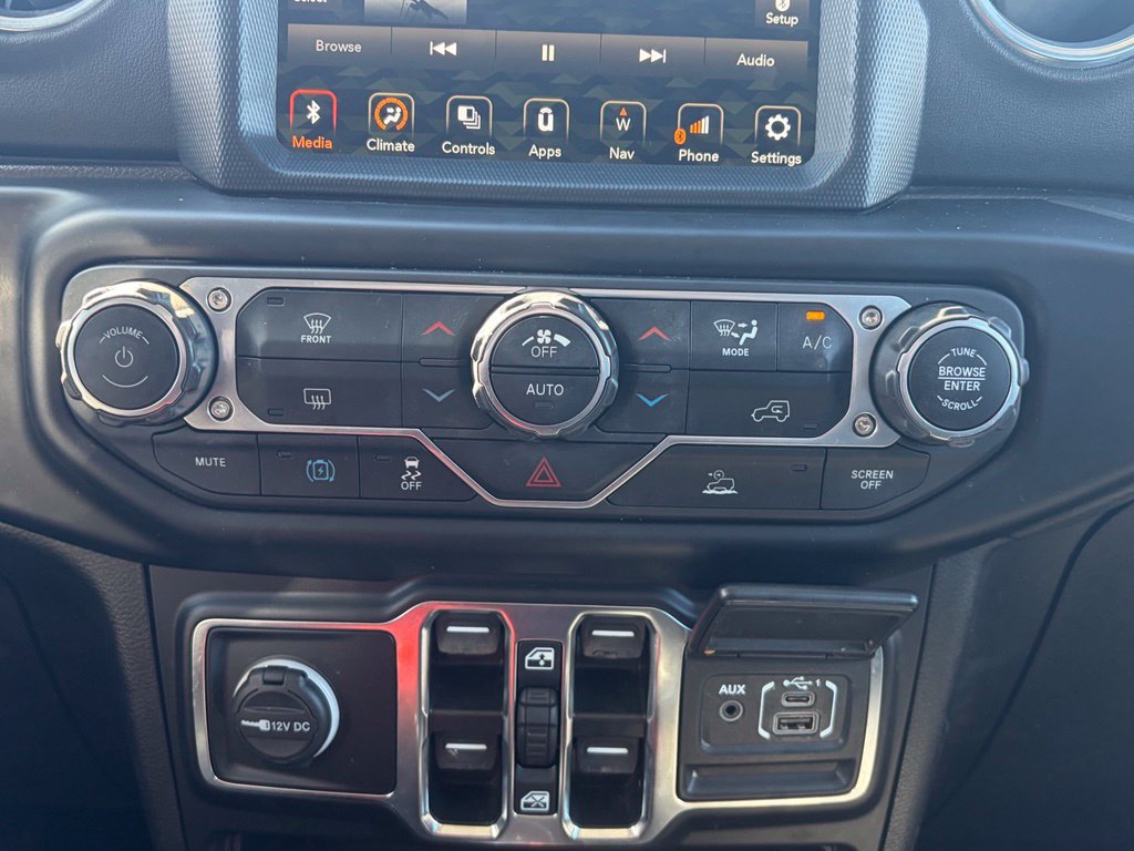 Used 2022 Jeep Wrangler Unlimited Sahara AWD/4WD image 28