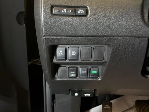 Used 2021 Nissan Rogue Sport S image 18