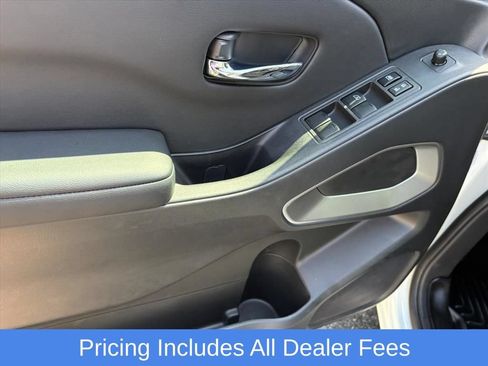 Certified 2025 Nissan Frontier SV AWD/4WD image 24