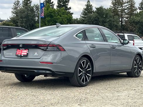 Used 2024 Honda Accord Touring image 3
