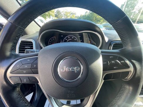 Used 2021 Jeep Grand Cherokee Laredo X AWD/4WD image 18