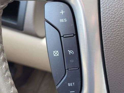 Used 2011 Chevrolet Suburban LS RWD image 10