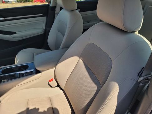 Certified 2021 Nissan Altima 2.5 SV w/ SV Premium Package FWD image 13