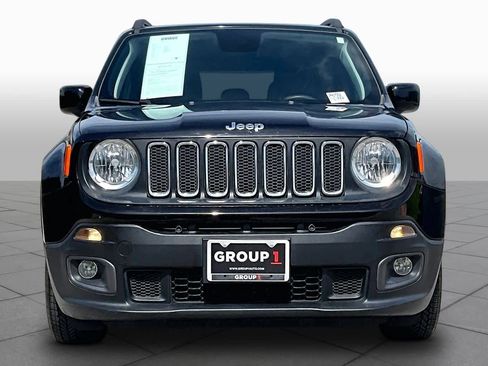 Used 2018 Jeep Renegade Latitude w/ Popular Equipment Group FWD image 4