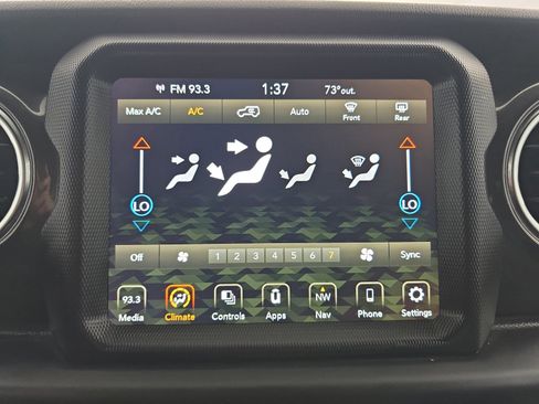 Used 2022 Jeep Wrangler Unlimited Sahara image 24