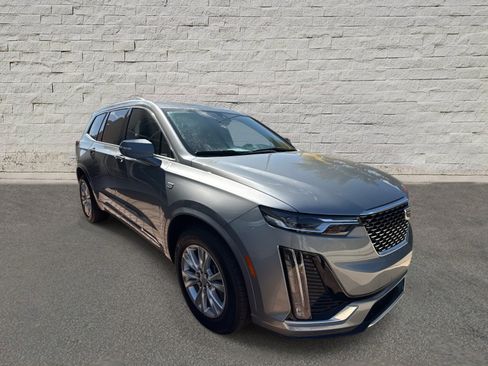 New 2025 Cadillac XT6 Luxury image 3