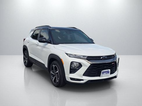 Used 2023 Chevrolet TrailBlazer RS w/ Sun and Liftgate Package FWD image 3