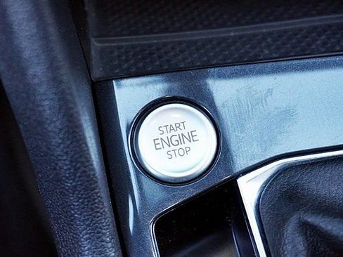 Used 2023 Volkswagen Tiguan SE R-Line image 31