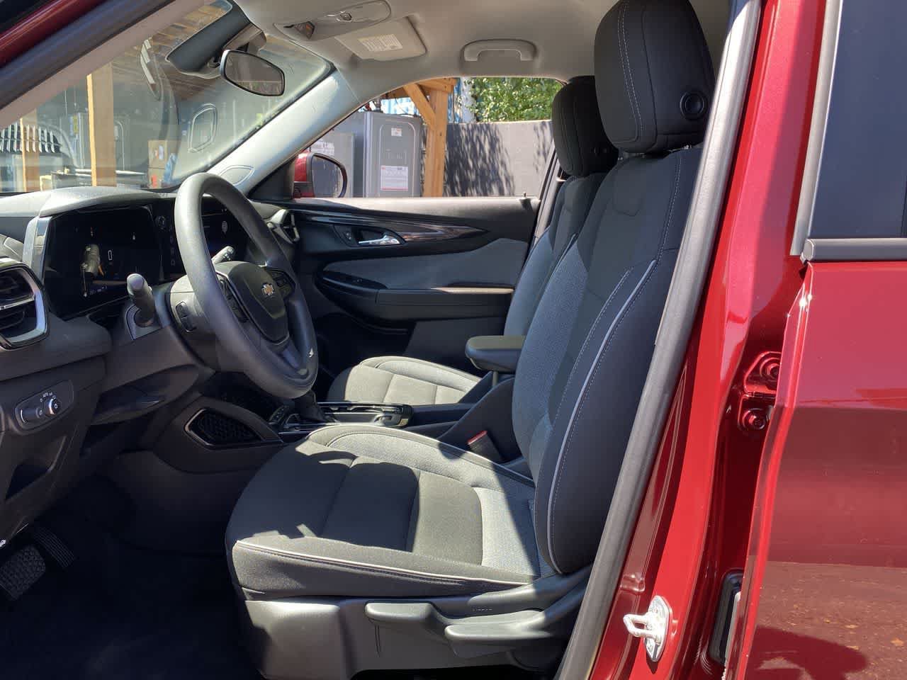 Used 2025 Chevrolet TrailBlazer LT AWD/4WD image 14