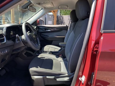 Used 2025 Chevrolet TrailBlazer LT AWD/4WD image 14