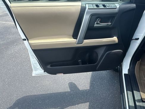 Used 2023 Toyota 4Runner SR5 Premium w/ Moonroof Package RWD image 10