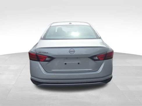 Used 2025 Nissan Altima 2.5 SV FWD image 4
