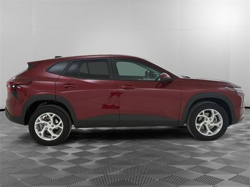 Used 2024 Chevrolet Trax LS w/ LS Convenience Package image 2