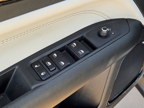 Used 2025 Jeep Compass Limited AWD/4WD image 21