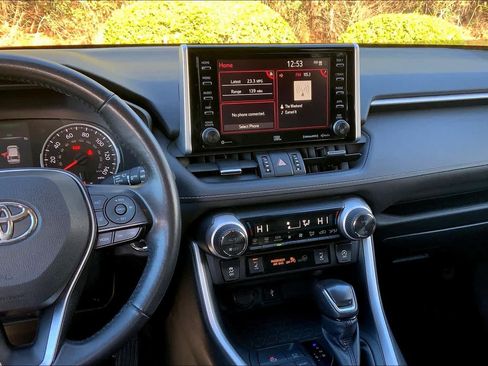 Used 2020 Toyota RAV4 XLE Premium AWD/4WD image 7