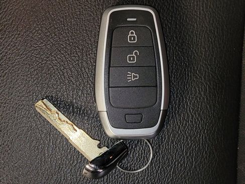 Used 2021 Jeep Compass Latitude FWD image 32
